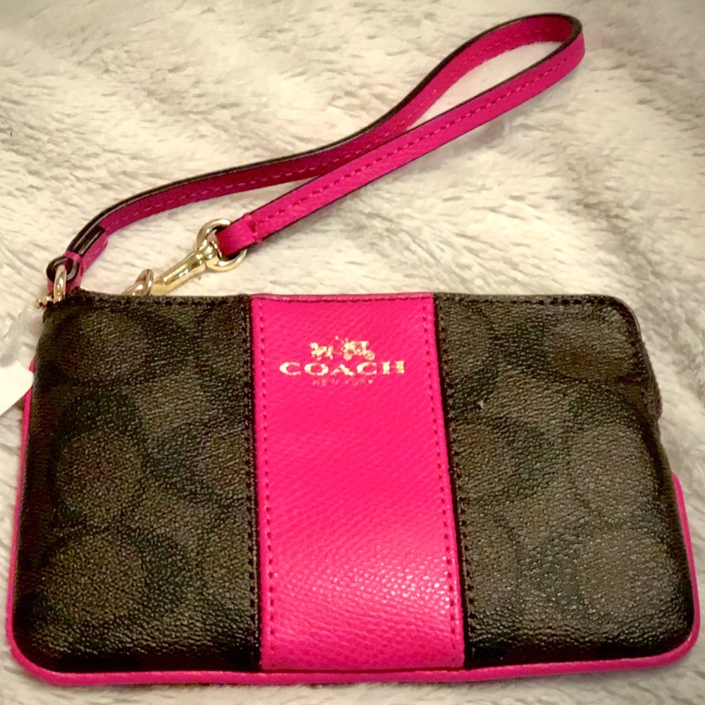 NWT - Small Signature Coach Leather Wristlet